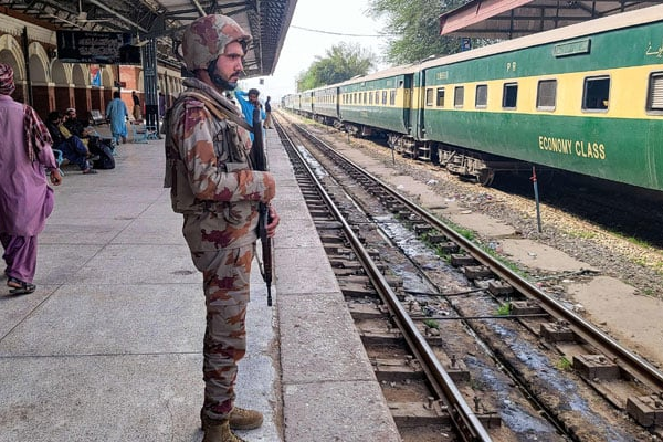 “Whoever they set their sights on, the terrorists opened fire on them,” say eyewitnesses of the Jafar Express attack.